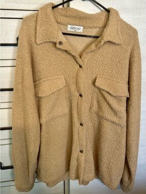 The Post Women’s Beige Sherpa Button-Down Shirt Jacket